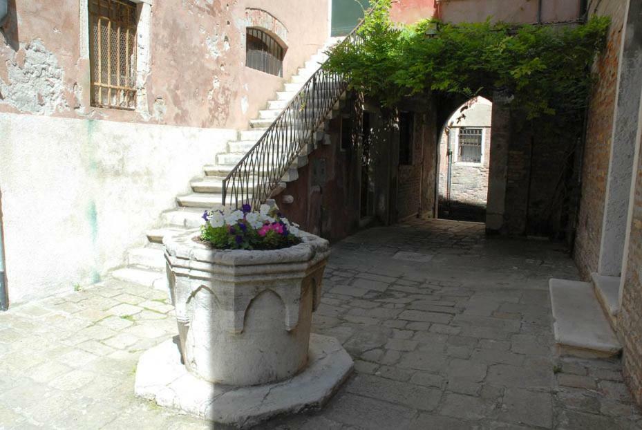 Dorsoduro - Corte Della Comare Veneţia Exterior foto