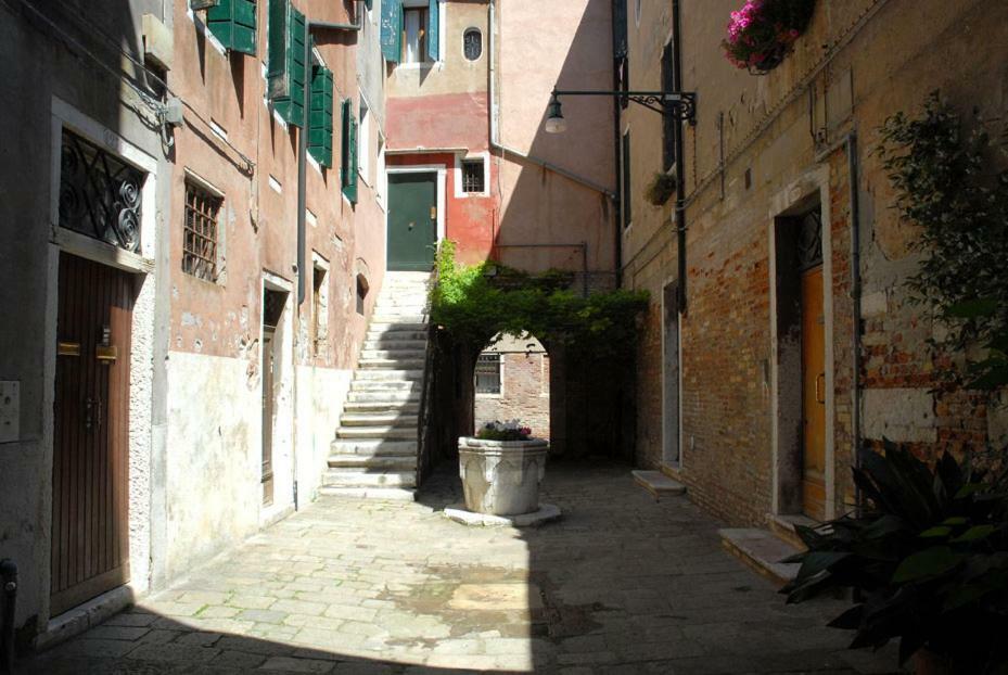 Dorsoduro - Corte Della Comare Veneţia Exterior foto